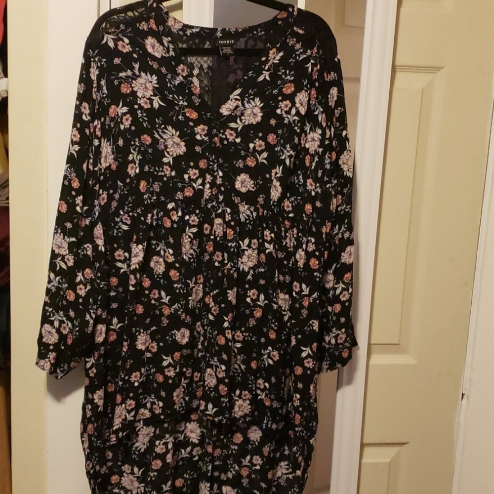Torrid high low floral top